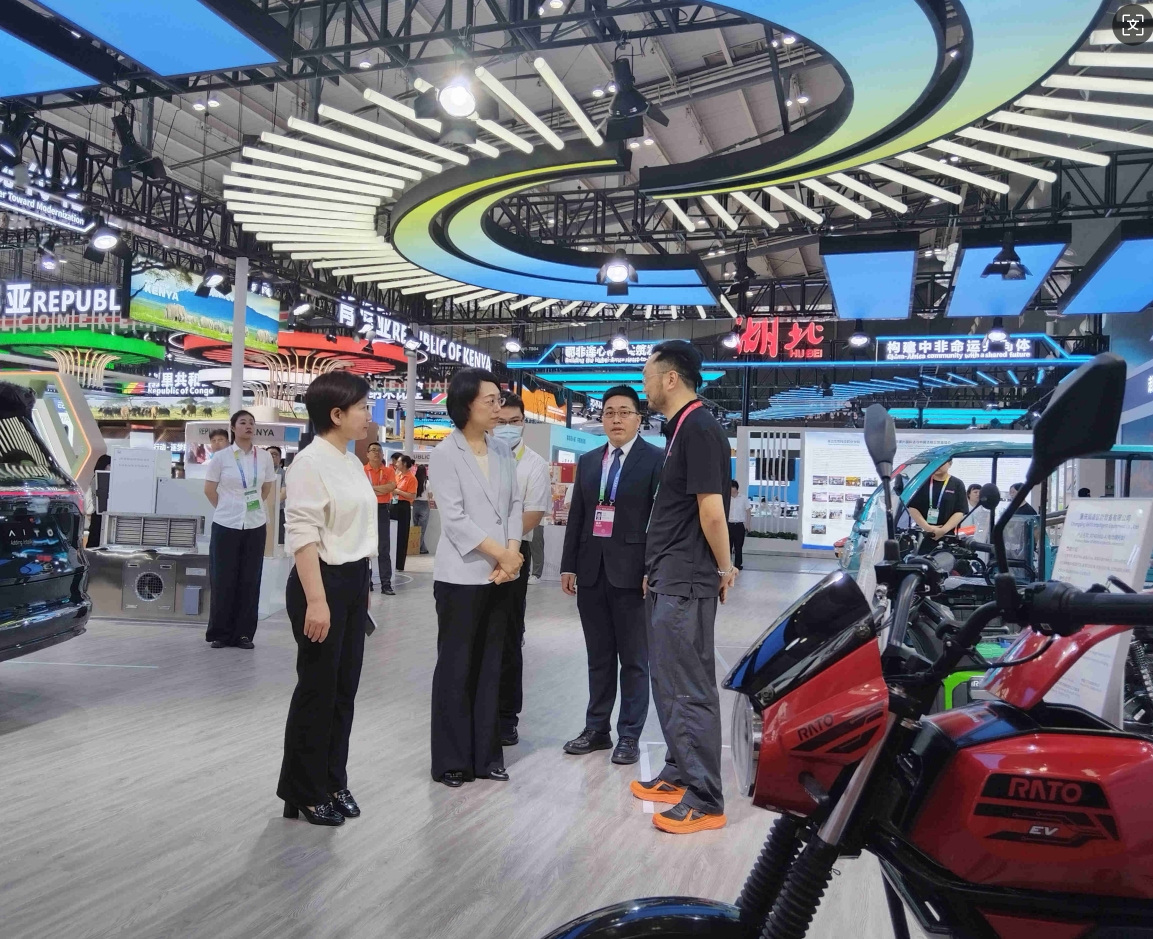 潤通電摩新品亮相中非博覽會，引領綠色出行新潮流